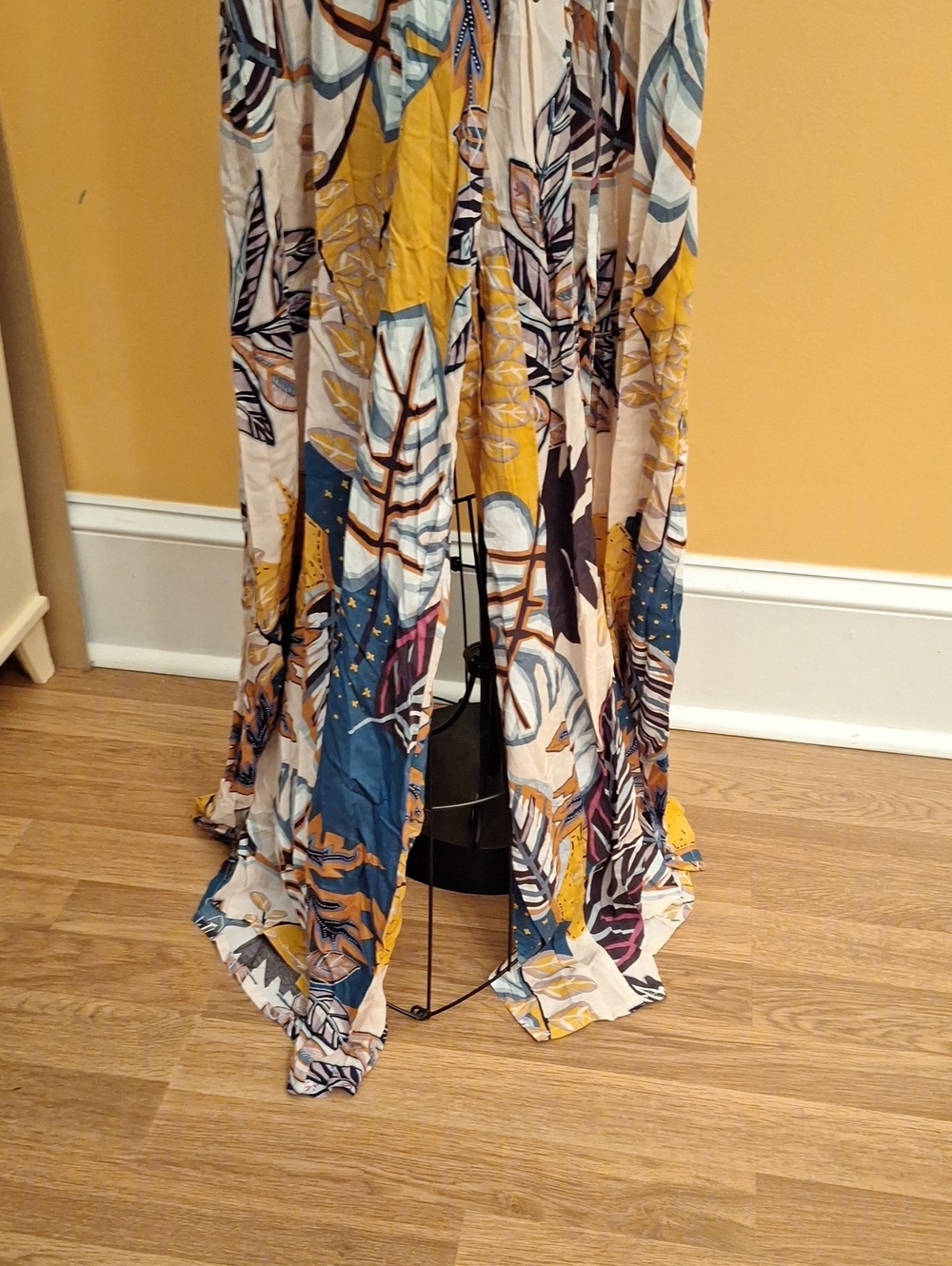 Olivaceous Floral Ruffle Jumpsuit Sz Small - Picture 4 of 7